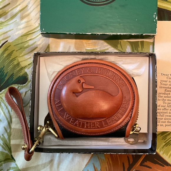 Vintage Dooney & Bourke Coin Purse in Box - Picture 5 of 7
